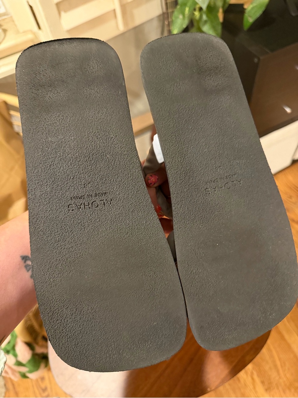 ALOHAS Crisscross Padded Slide Sandals in Light Gray and Black - Picture 3 of 4
